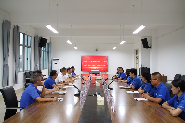 在北京师范大学万宁实验学校交流.jpg